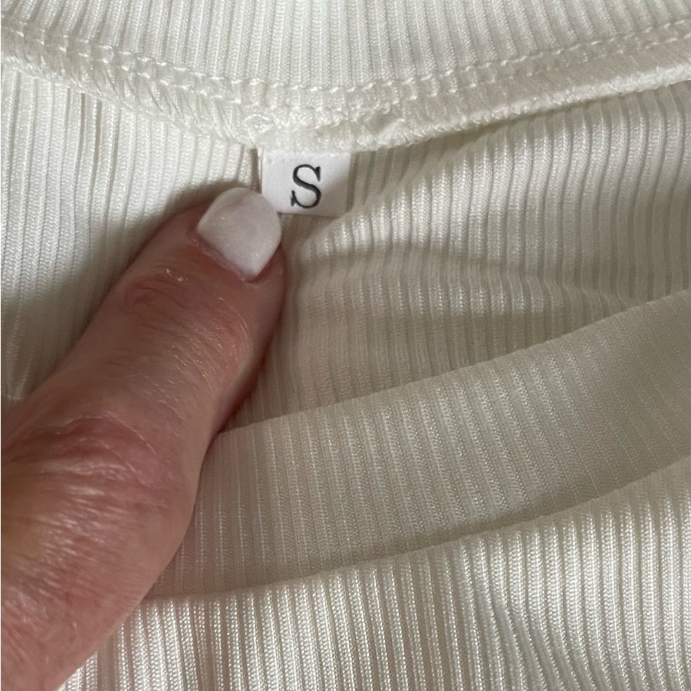 Gone- Stylish Crop Top in Size Small - Picture 11 of 15
